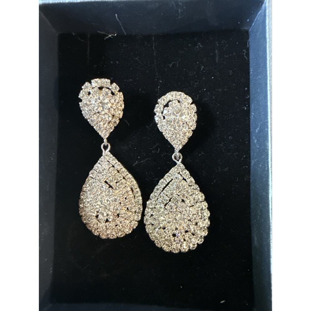 Silver Tone Rhinestone Teardrop Dangle Earrings Bridal Prom Formal Jewelry